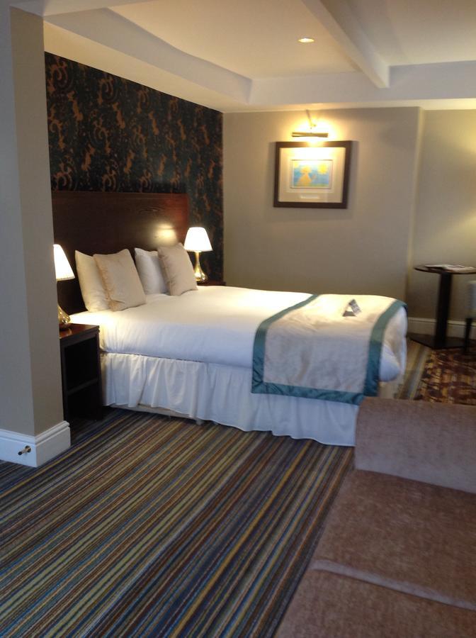 Hotel The Wyndham Arms-Wetherspoon Bridgend  Exterior foto